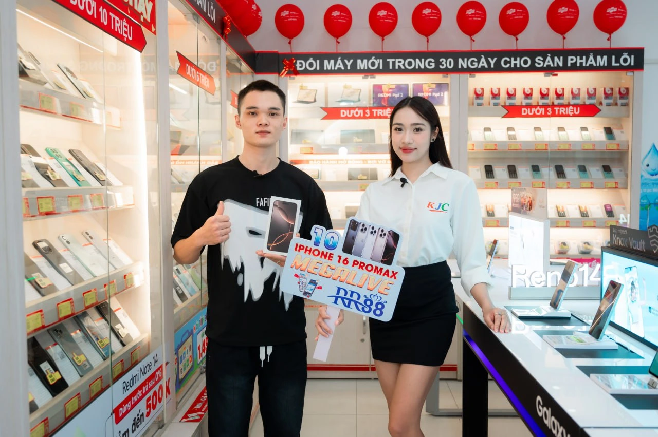 Trao tặng iphone 16 promax khách hàng hải phòng 3